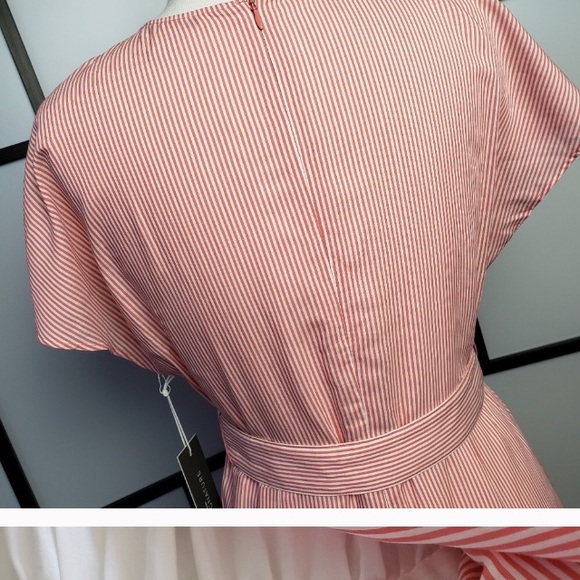 Beautiful new dress - Picture 4 of 8